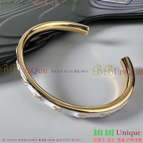   CH8877422-1