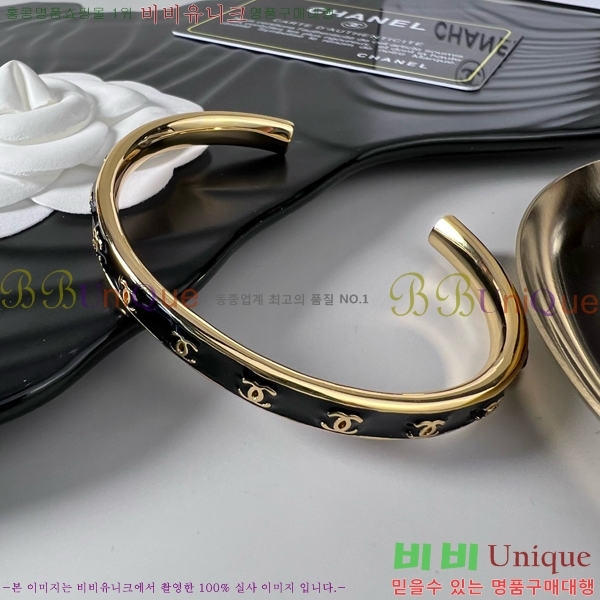   CH8877422-1