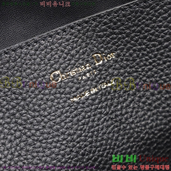 # Signature ̵ Ŷ 81M2841-810