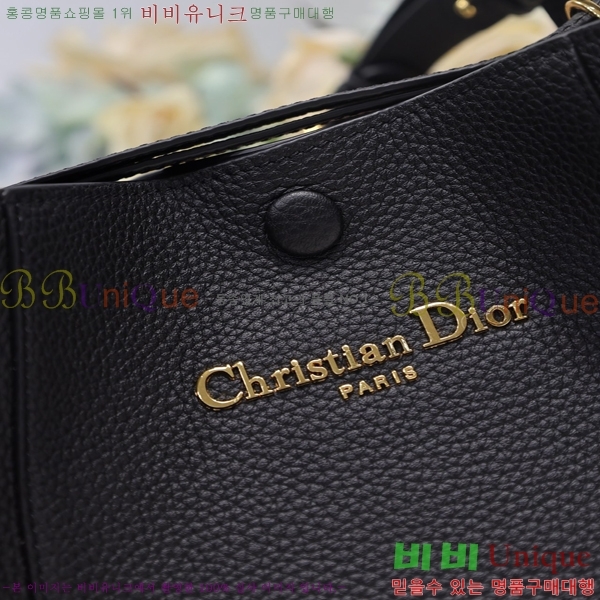 # Signature ̵ Ŷ 81M2841-810