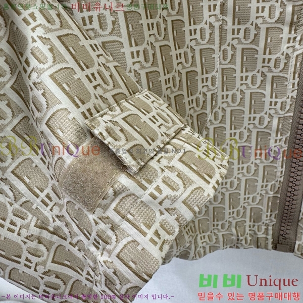   Ŷ D2O49999-5