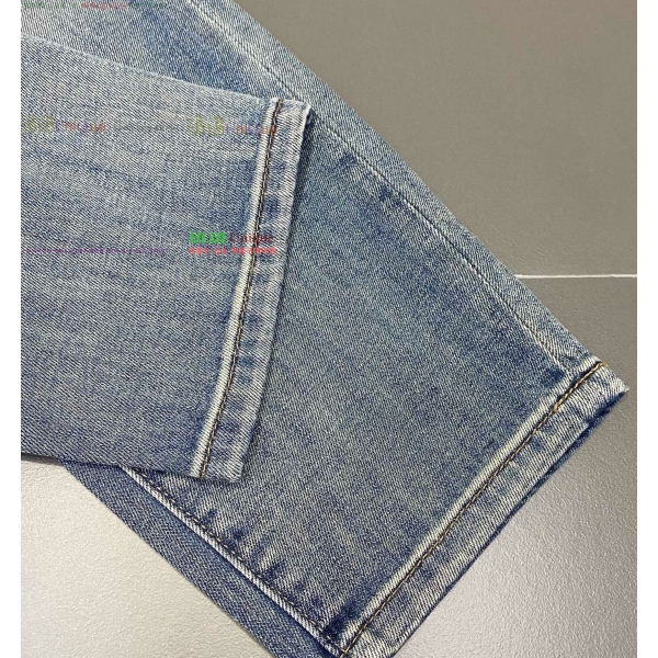  ũ û KC2522386