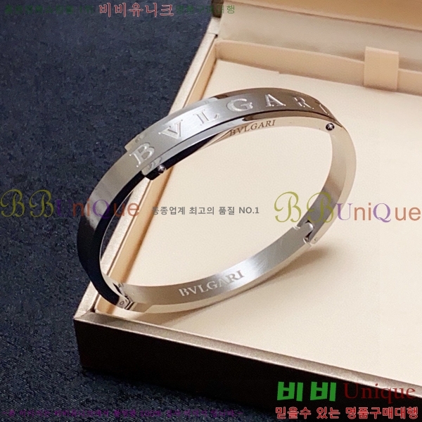 Ұ  BVL952209-4