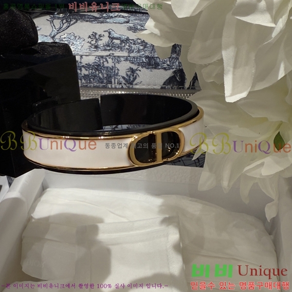  30  CD    11D253206-2