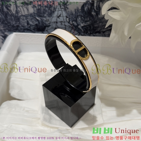  30  CD    11D253206-2