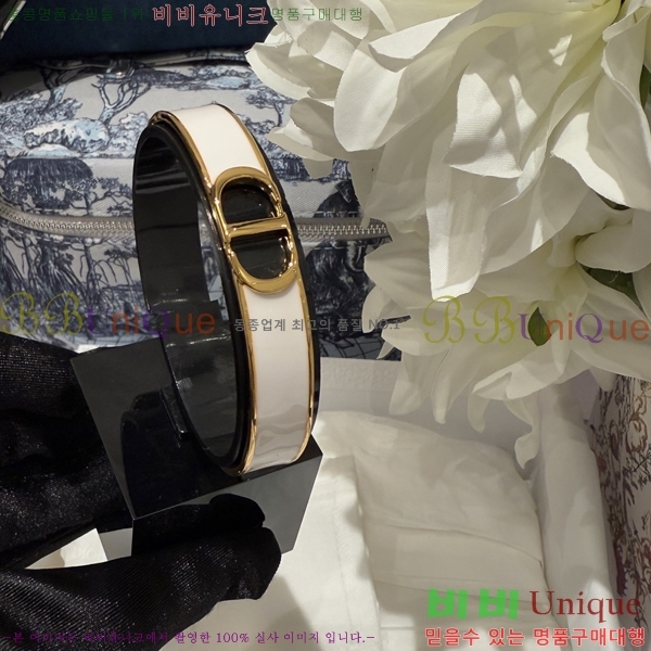  30  CD    11D253206-2