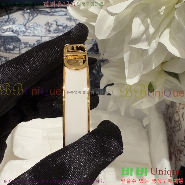  30  CD    11D253206-2