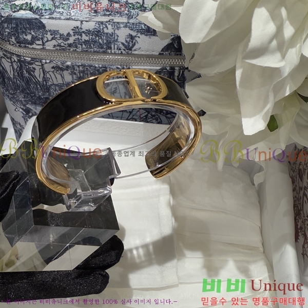  30  CD   11D253207-1