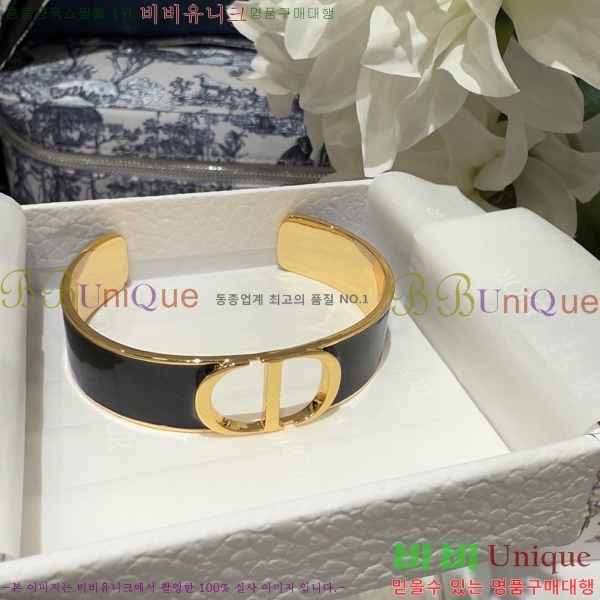  30  CD   11D253207-1