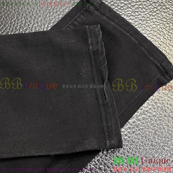   û P975743