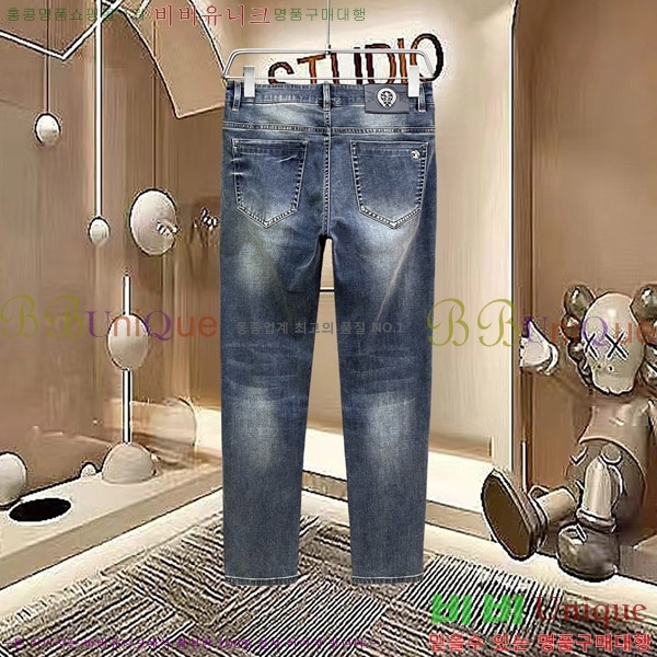  ũ û CH25547264