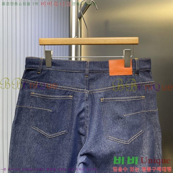   û D253623