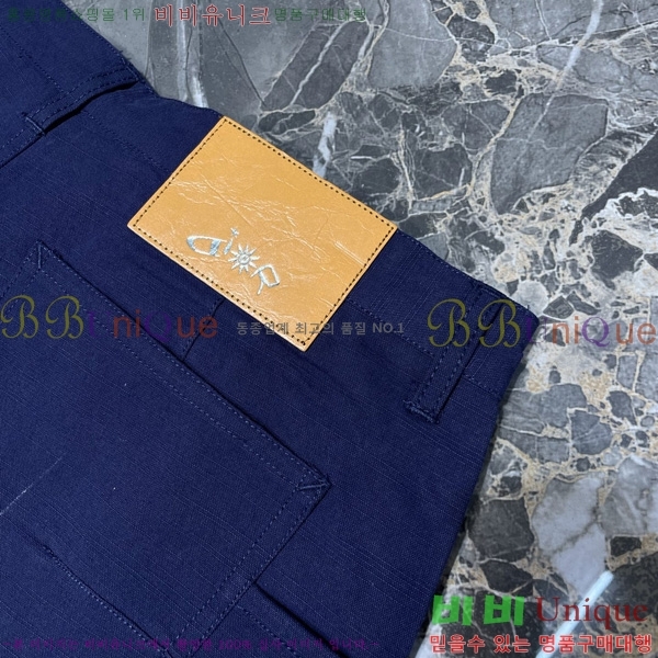   ݹ D255392-1