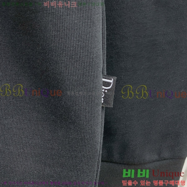    Ƽ D4531767-1