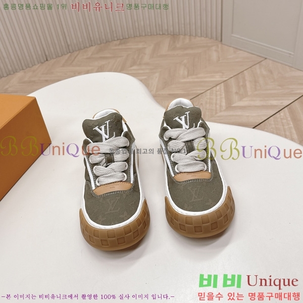 �������� ���̺��� Tilted Sneaker ����Ŀ�� LV402282-7
