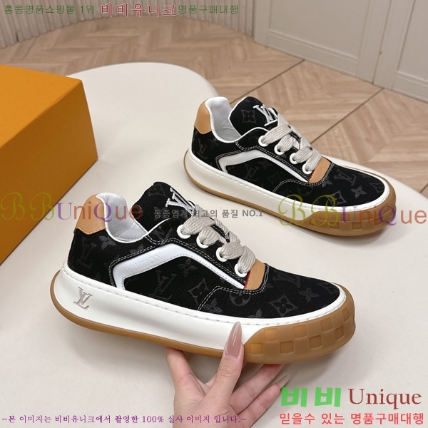 �������� ���̺��� Tilted Sneaker ����Ŀ�� LV402282-4