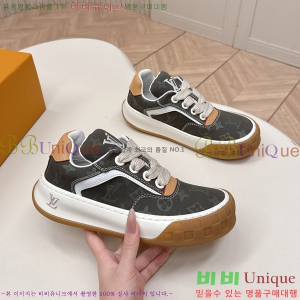 �������� ���̺��� Tilted Sneaker ����Ŀ�� LV402282-3